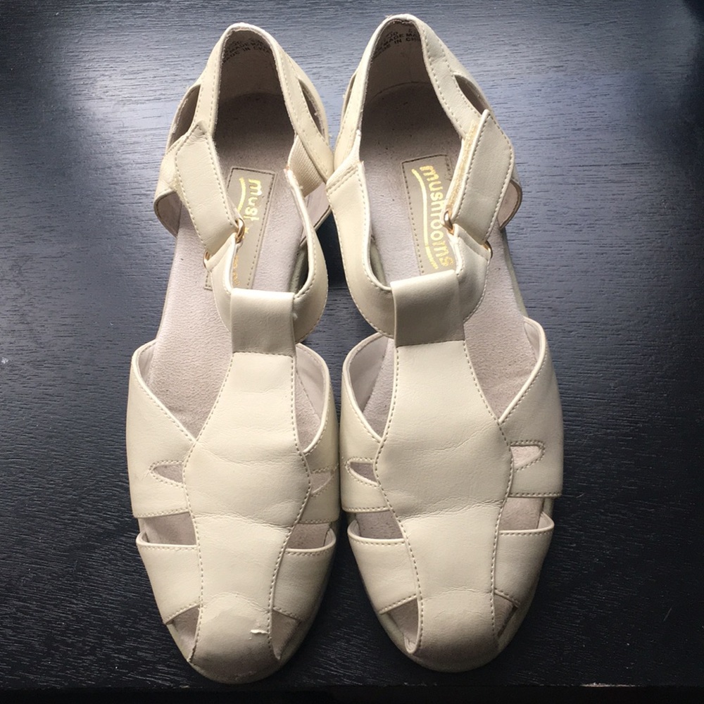 👡 Adorable off white sandals 👡